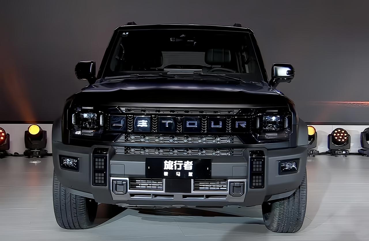 捷途这次把自由者、旅行者黑武士换名骏马版，基本没啥大动作，依旧黑化风格。自由者1