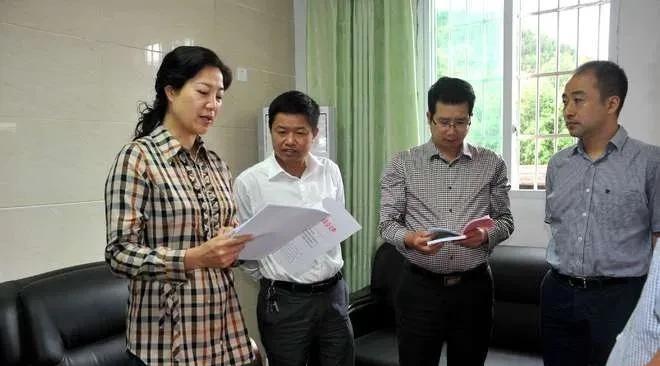 见过女贪官，但没见过像袁菱这样疯狂的女贪官，她胆大包天，挪用200万元扶贫款，为