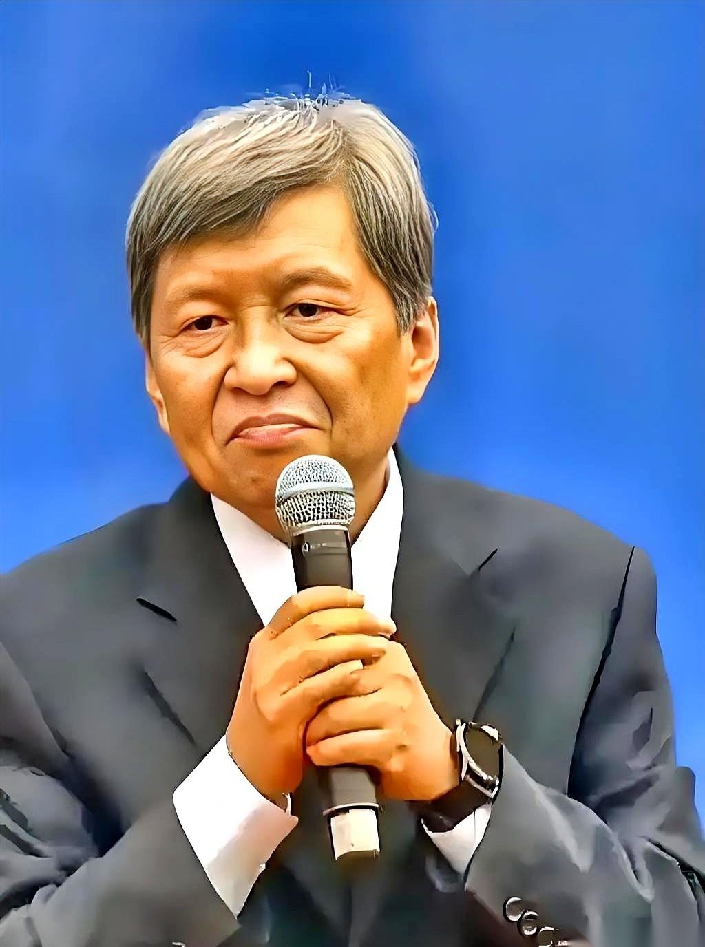 一瓶水，扔家里可能一毛钱都不值。但在沙漠里，它就是命。你就是那瓶水。为什么