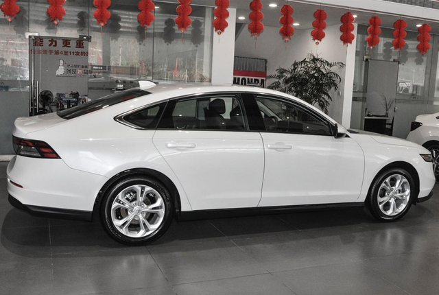 人生第一台车怎么选请大家帮我分析小弟今年23岁，想入手人生第一台车，预算差不多