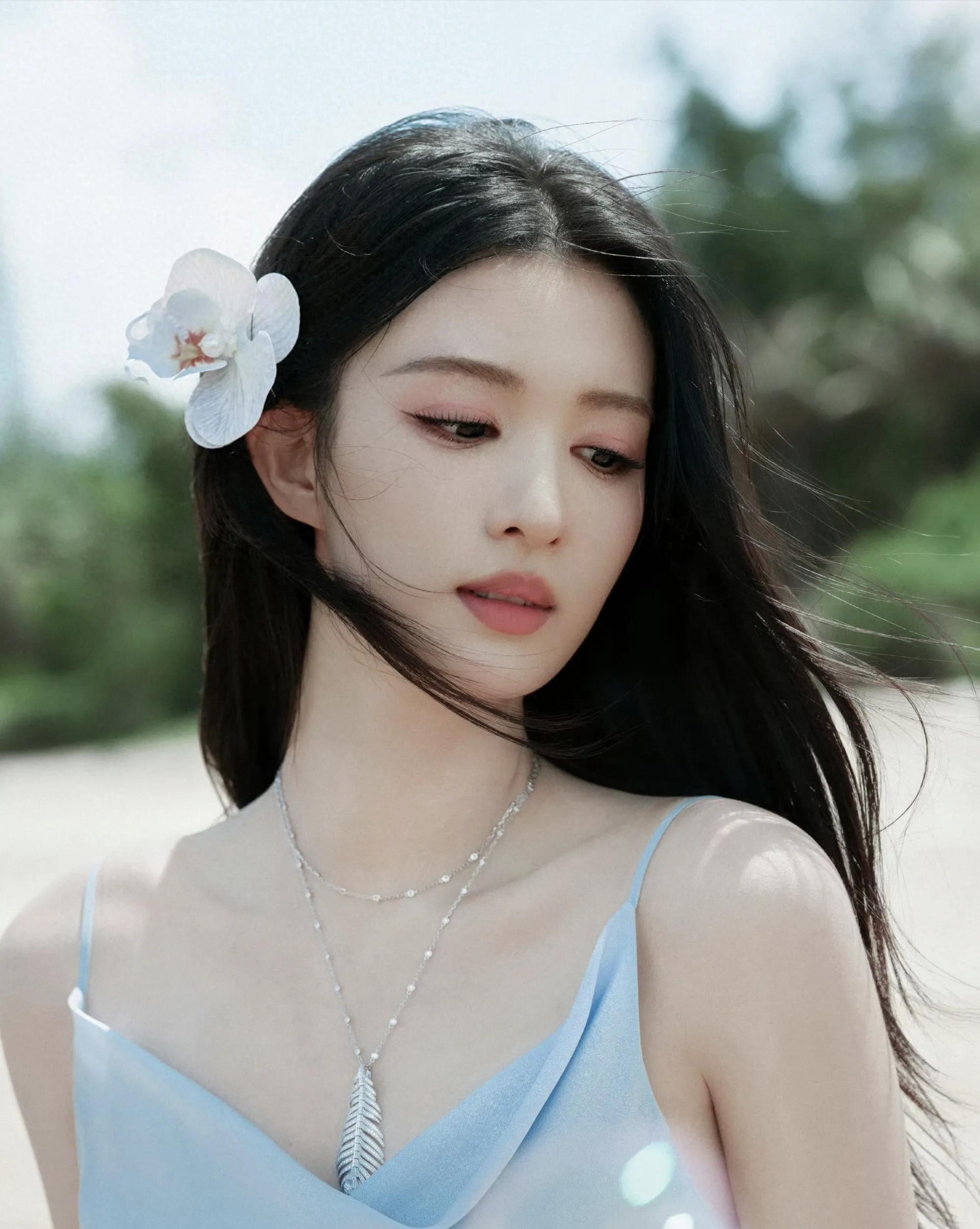 女星王楚然唯美优雅造型：身姿曼妙，颜值担当