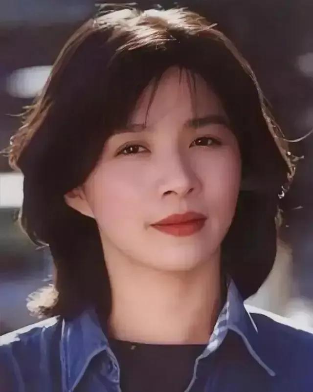 大年初三，有网友在北京偶遇演员迟蓬，她穿着十分朴素，和导演丈夫智磊一起外出，整个