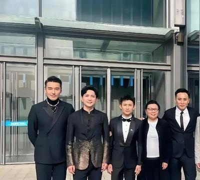 54岁胡兵北京东华门闪现，189大高个精致到犯规！家人们呐，今天必须得跟你们唠