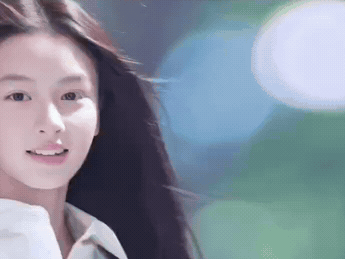 在天赋面前努力一毫不值，这个天赋指的不是才华，也不是智商，而是得天独厚的美貌，