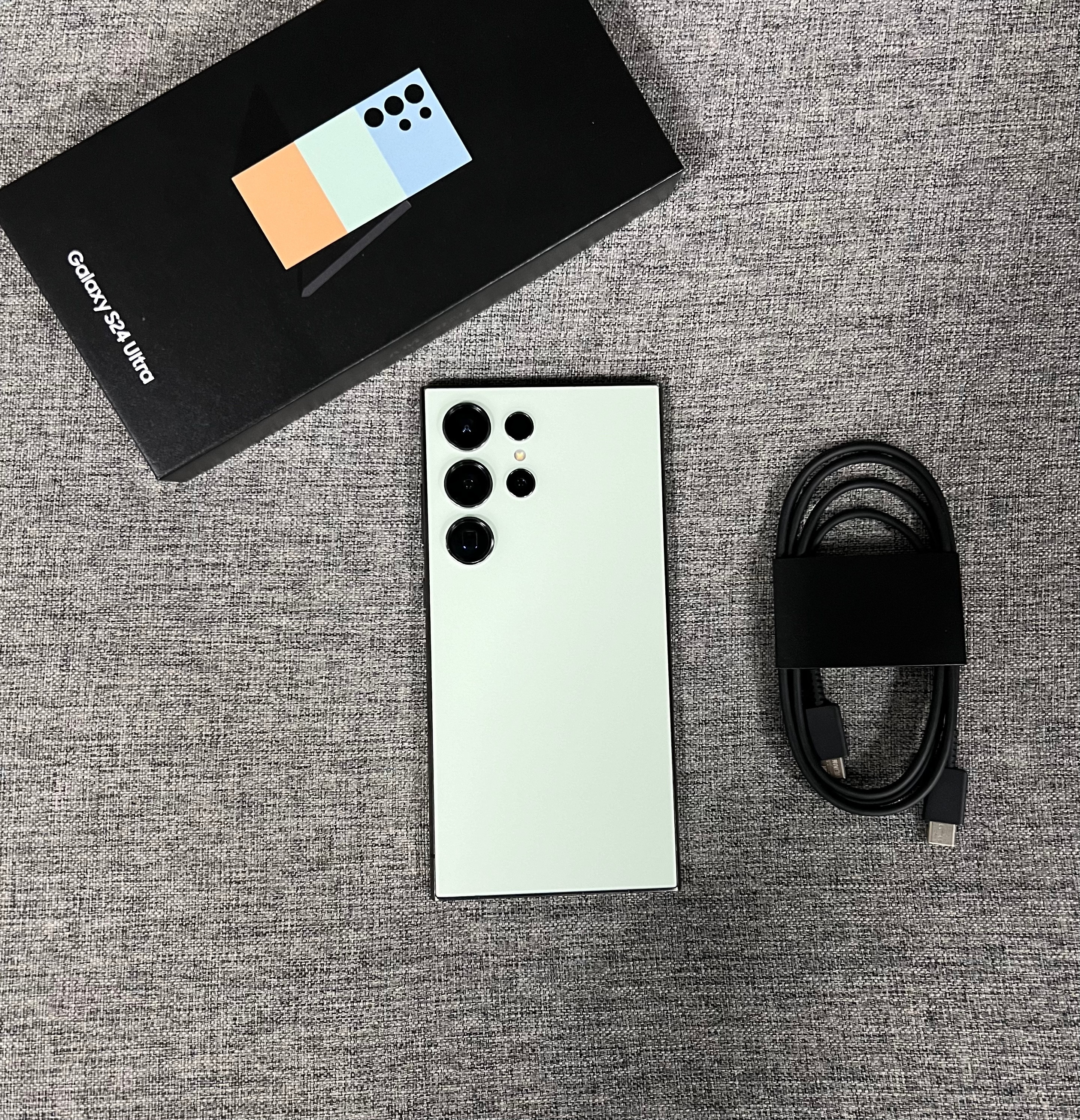 三星S24Ultra12+512G钛岭绿，屏幕完美，外壳划痕磕碰，盒子配件