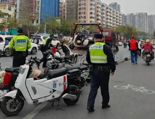 爽，停车到停到马路边了