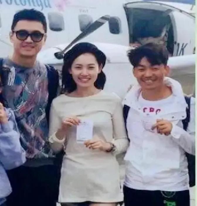 宋喆4月2号开直播卖山西红枣，刚开始还笑着介绍甜度，弹幕突然刷起王宝强三个字，密