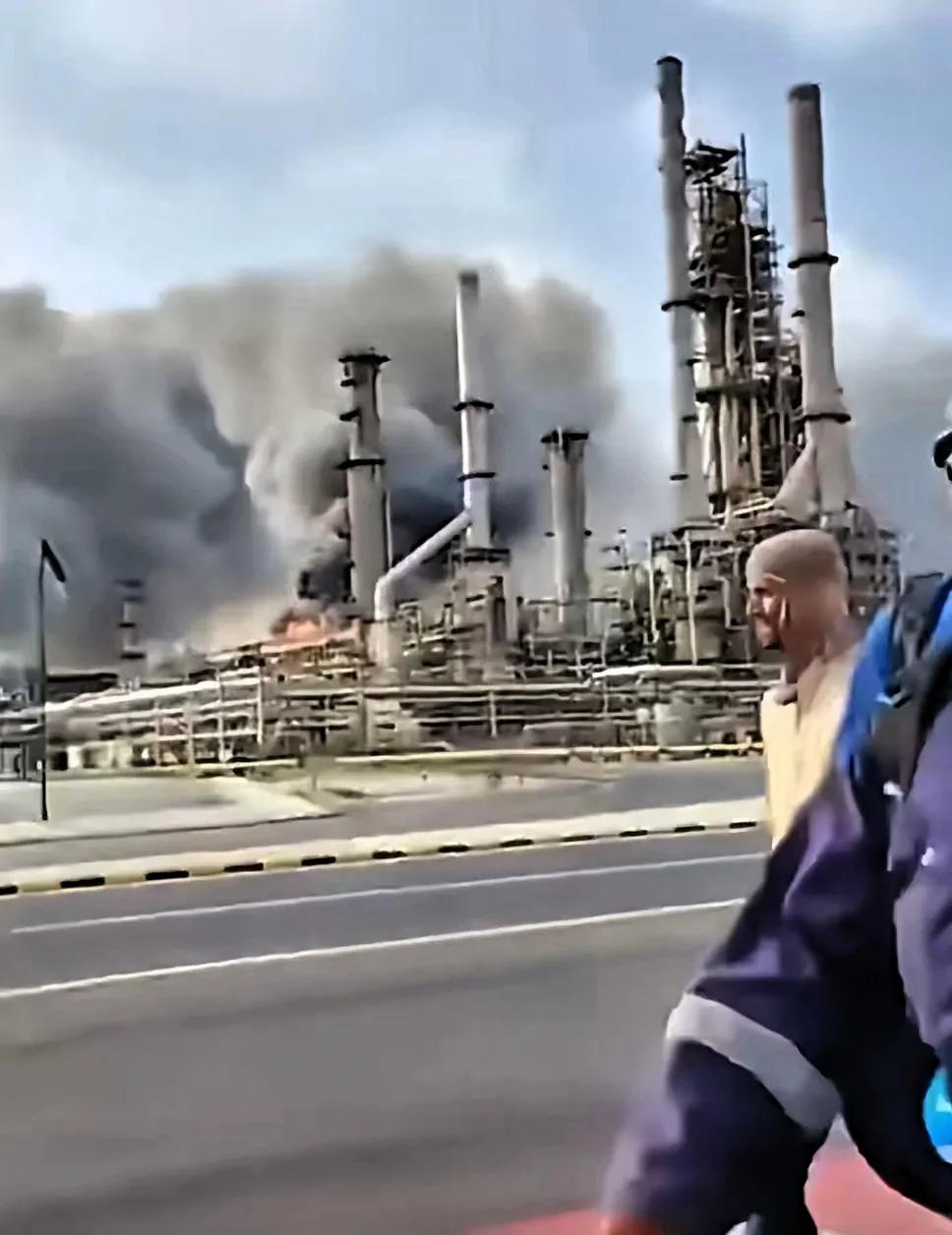 太会演了！沙特油厂遇袭，幕后黑手一查竟是他谁也没想到，沙特阿美炼油厂遇