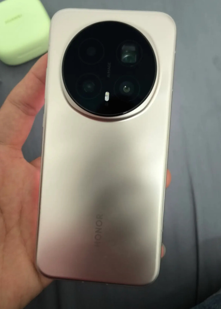 用了荣耀Magic8Pro几天，有点想骂荣耀！ 7200mAh电池，重度使