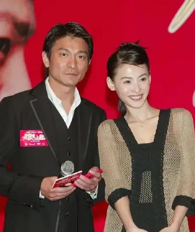 娱乐圈里头，这阵子最热闹的事儿，莫过于张柏芝跟前经纪人余毓兴那场拉锯了好几年的钱