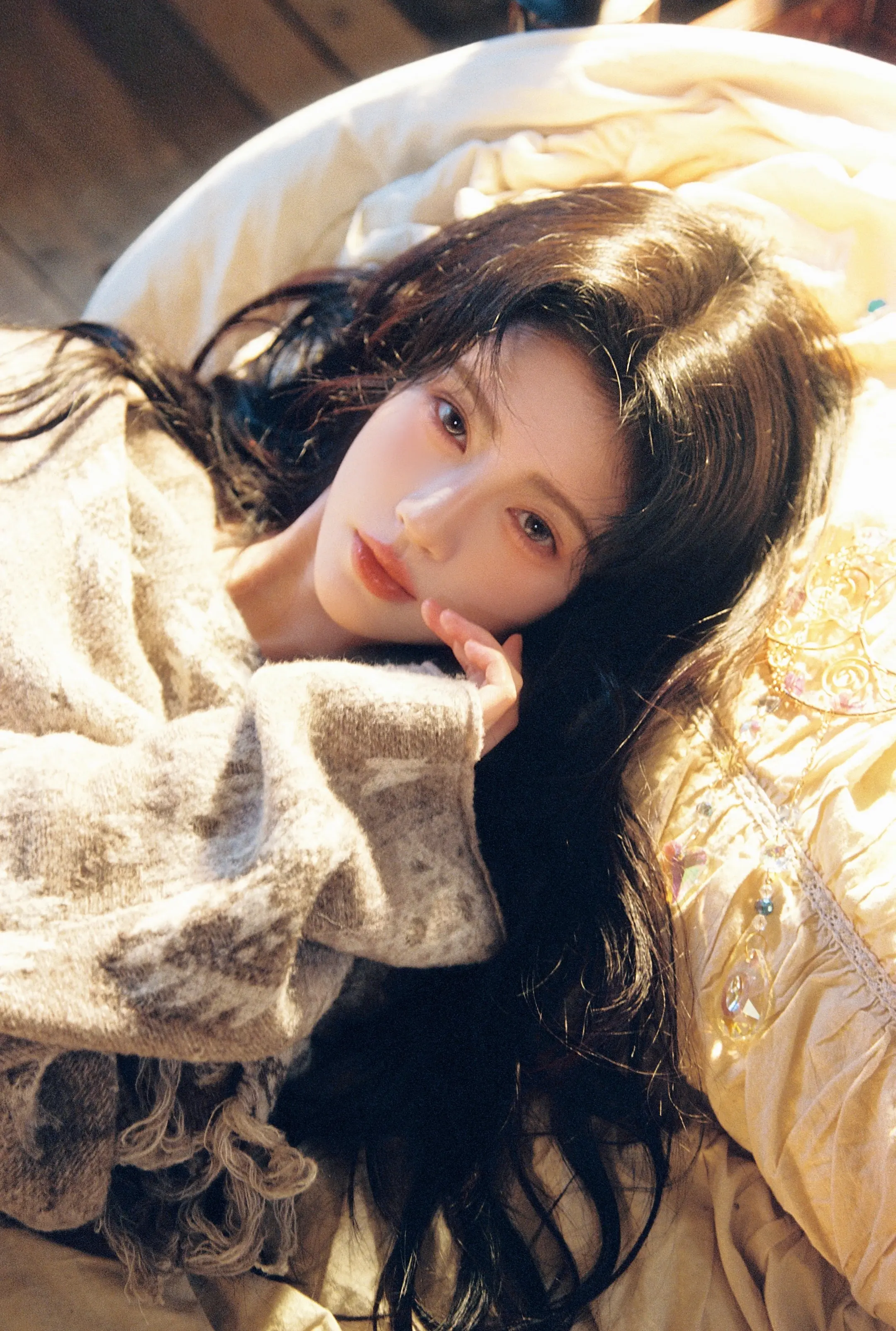 我镜头里的鞠婧祎🍊。依旧忘不了那天见面 迎面走过来一个小精灵一样的女...