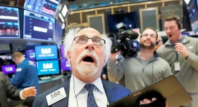 外媒集体坐不住了！同样的一辆车，凭什么在中国卖得更便宜？最近刷到《经济学人》