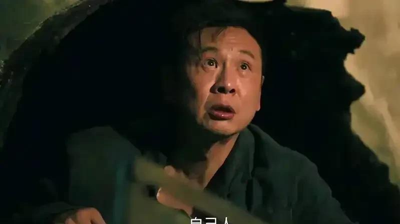《扫毒风暴》里有二位演员，几乎可以以假乱真，怀疑不是演的毒犯，而是真的毒犯，真的