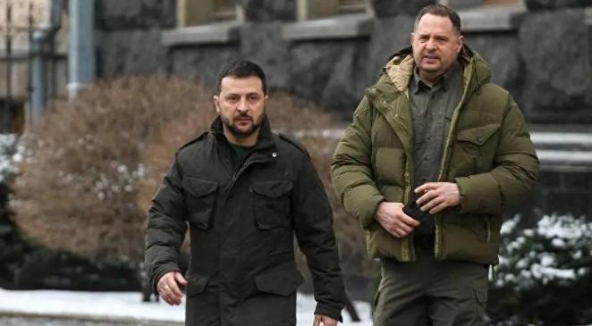 乌克兰政坛直接炸了，英媒直言“丑闻离泽连斯基越来越近”，今天反腐部门直接上门抄家