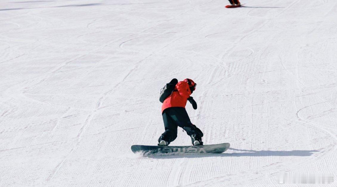 冬季到云南来旅居躲过东南亚的热浪，转身撞进巴拉格宗的雪色里：雪山当背景，笑声