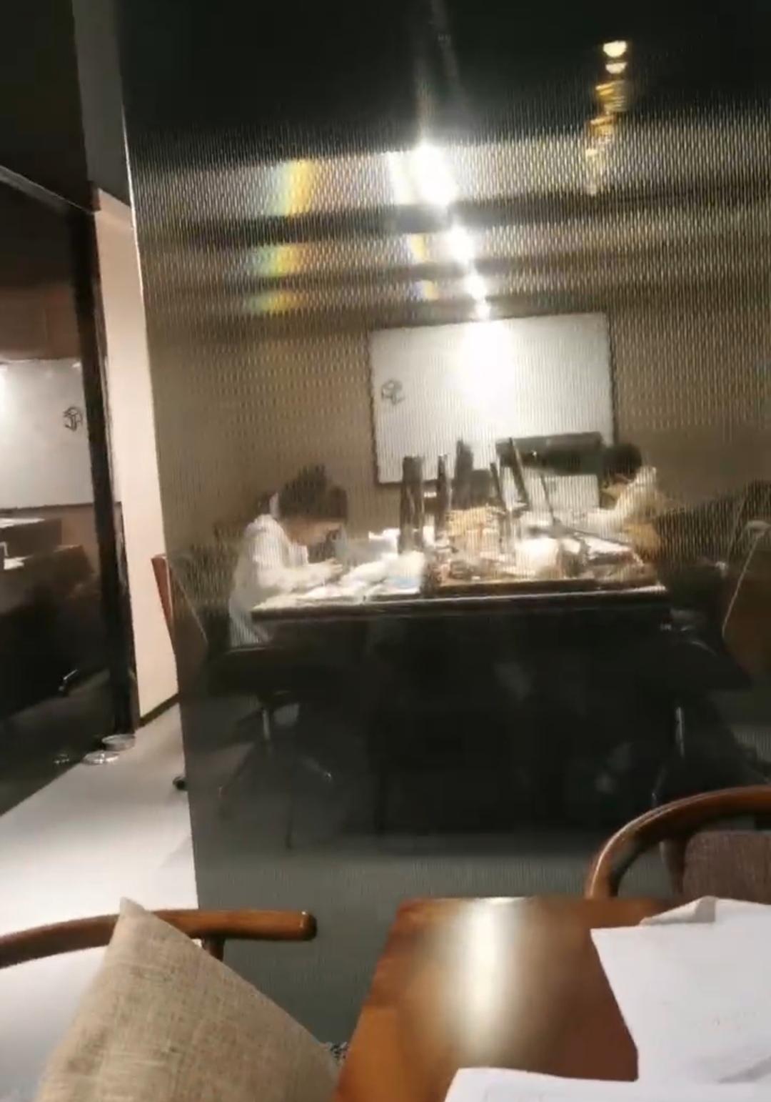 9月1号还没到，隔壁公司就要倒闭了。听他们前台小妹说，他们公司是做装修设计的，