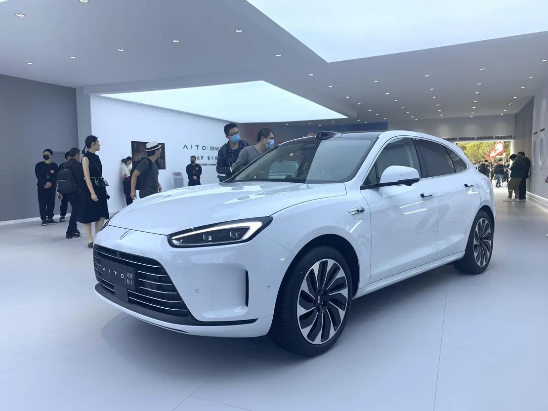 200万的车，凭什么让人记住的不是豪华，而是“智驾全世界最好”？