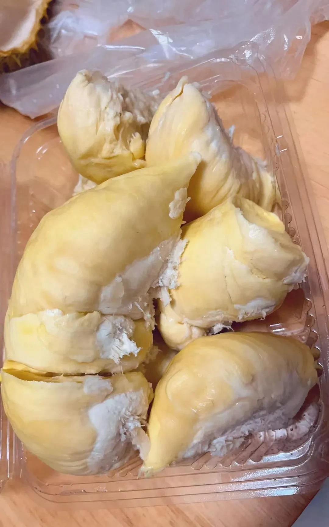 晚上，刚推开门，一股扑鼻的臭味迎面而来，我还以为是小外孙拉屎了呢。除我之外，全