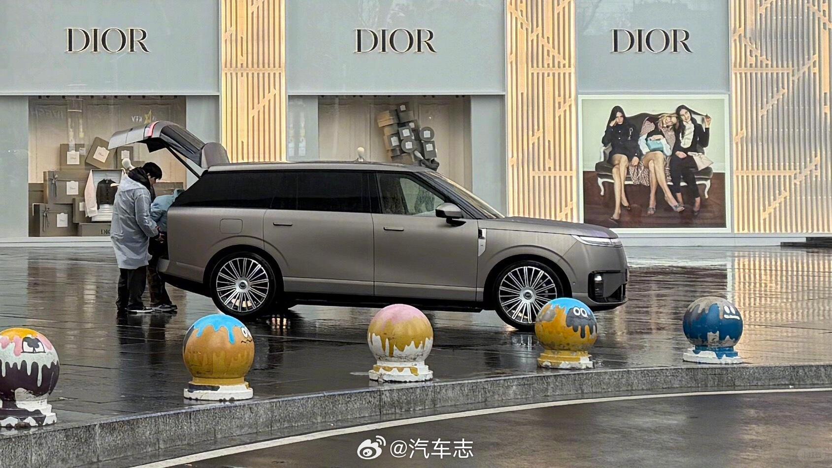 小鹏GX无伪装曝光，这金色很揽胜啊，期待一波实车小鹏gx