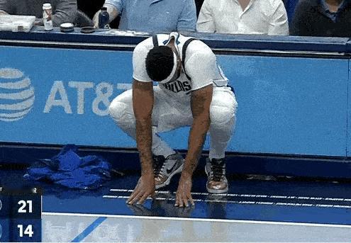 真的脆!浓眉戴维斯又受伤了,提前退出了比赛,情况非常不妙!休赛期的浓眉,直接