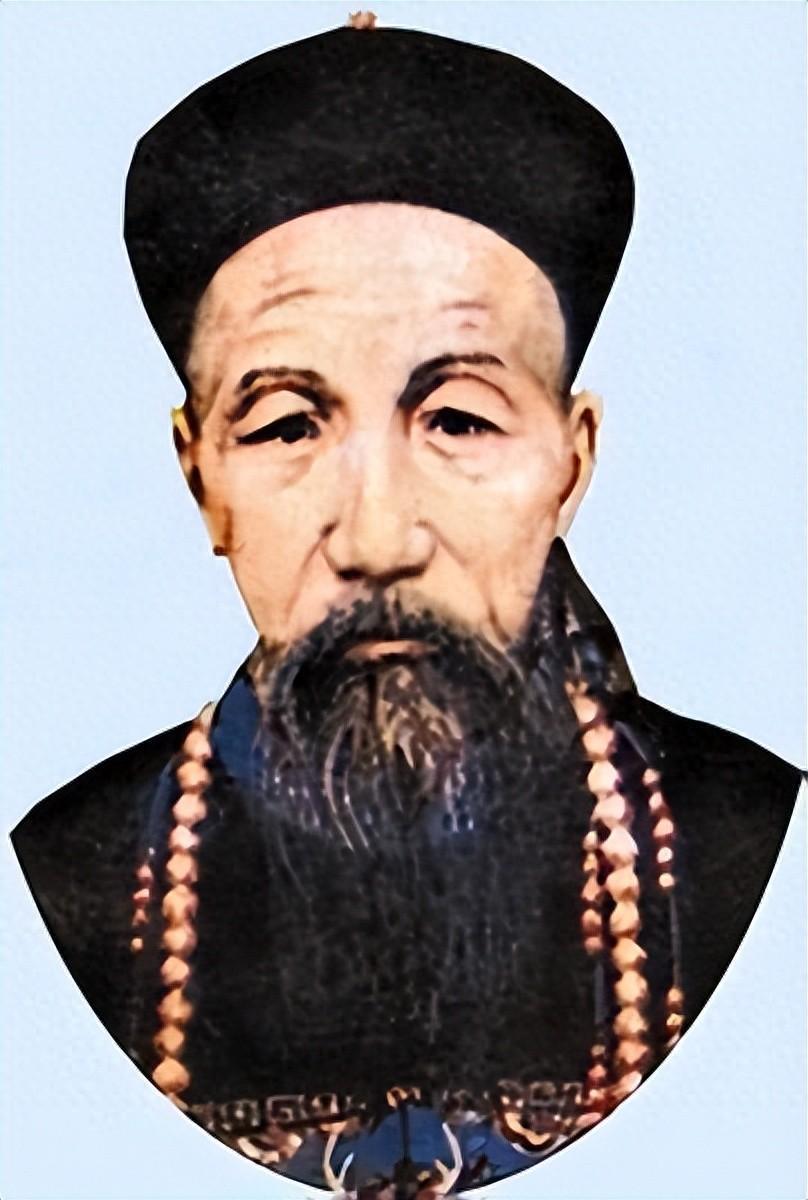 曾国藩小时候家中的佣人偷吃鸡蛋，他想出了一办法，立刻人赃并获提起曾国藩，大家都