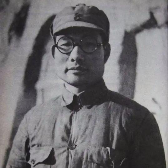 这位兵团司令员是大将，两位副司令员是上将，那么三位军长当时的军衔又分别是多少呢？