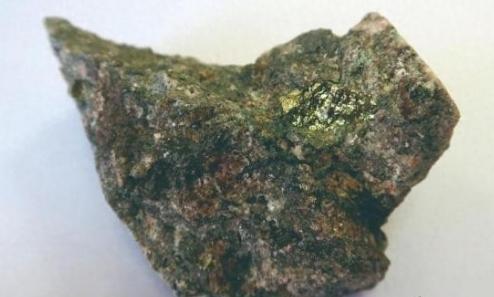 中国买矿石坚持用人民币，不打算继续走美元老路了。美国非要澳大利亚维持美元交易，偏