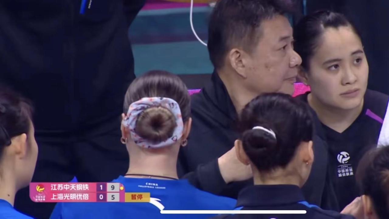 蔡斌一套阵容完败给江苏是因为暴露了致命弱点？女排总决赛首回合上海女排0-3完败给