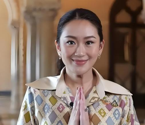 佩通坦还能当泰国总理吗？佩通坦在泰国政治圈子里还挺活跃，她领着的为泰党在底层老