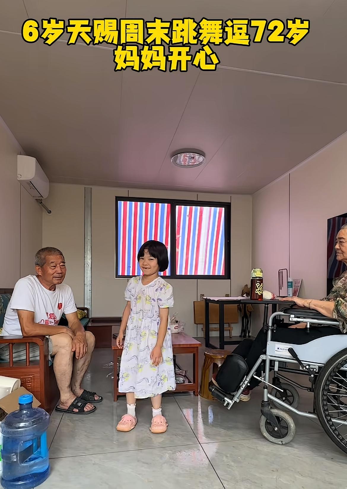 7岁小天赐，太让人心疼了，那种老年生娃的“后果”现在全部展现。周末人家都有妈妈
