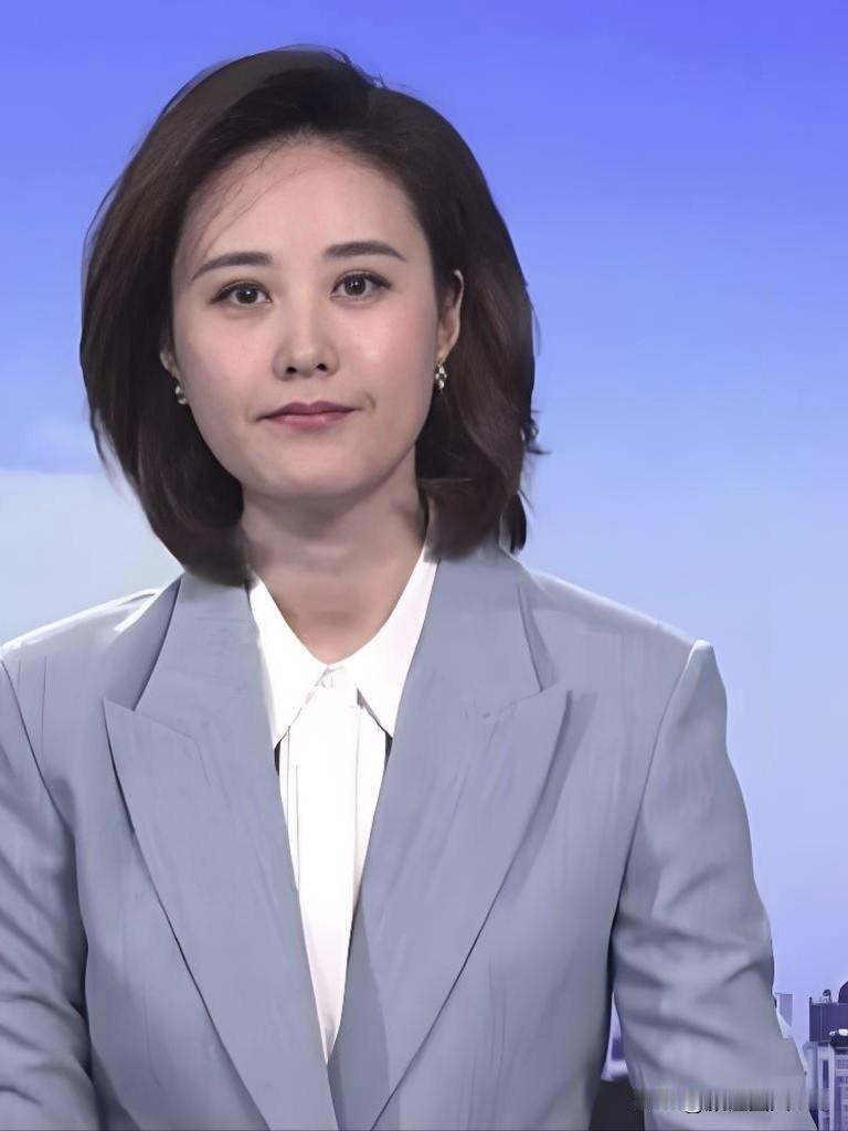 秦方，央视财经频道知性主持人，优雅从容，专业与美貌并存。知性主持知性访谈