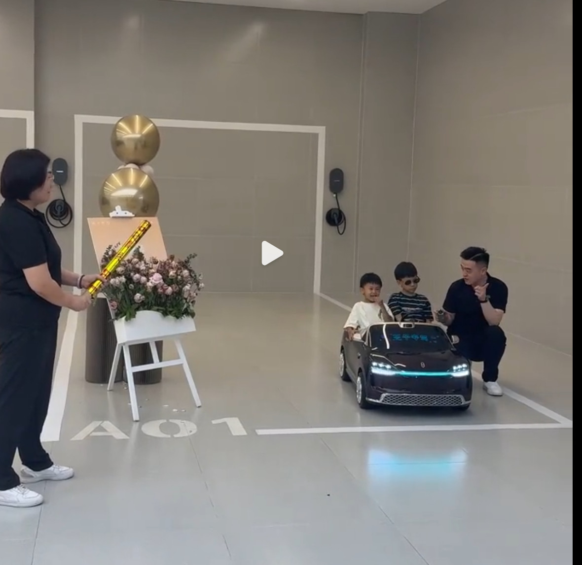 问界儿童车售价15800妈耶还有交车仪式，不过~看着很好玩的样子