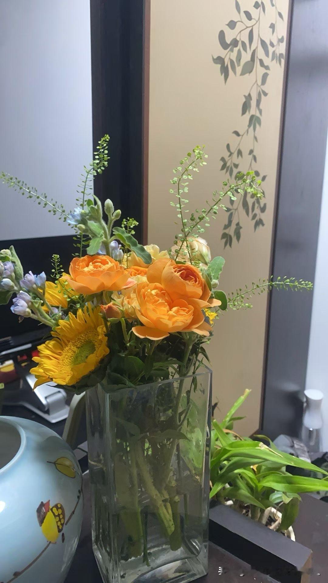离婚一定要慎重！我表姐早年因为表姐夫出轨，一怒之下离了婚，带着孩子改嫁他乡。可