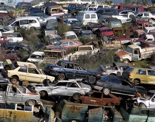 一辆车开一辈子？想得美。我朋友那台2010年的老车，去年年检花2000，今年直接