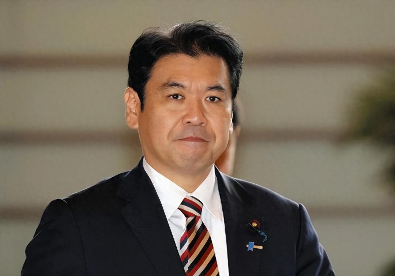 高市内阁从里到外彻底乱套了！首相高市早苗估计怎么也没想到，自己千挑万选的内阁重