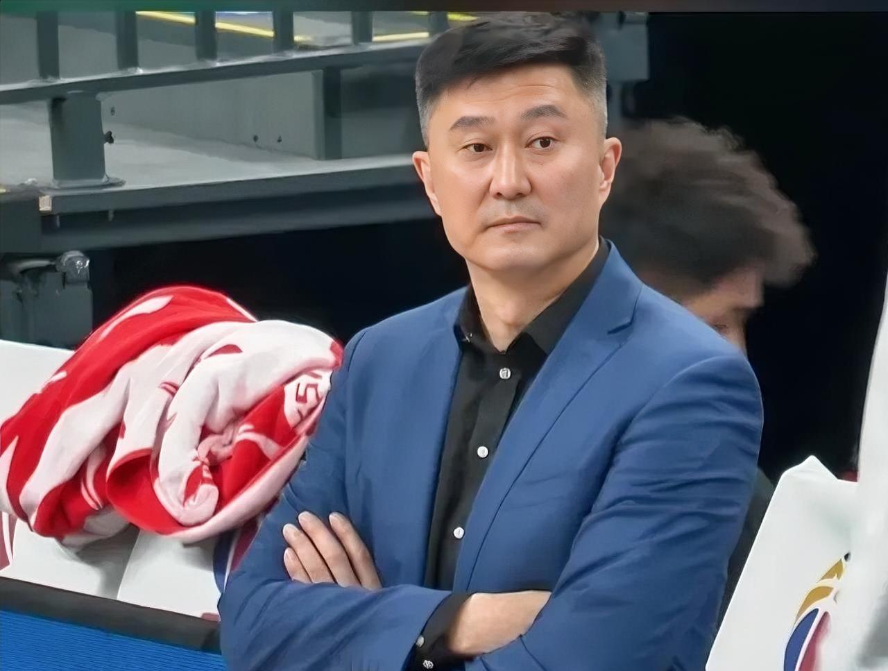 广东86-99不敌山东，一战打出5个事实！！1. 杜锋真是迷之用人，缺兵少将遇