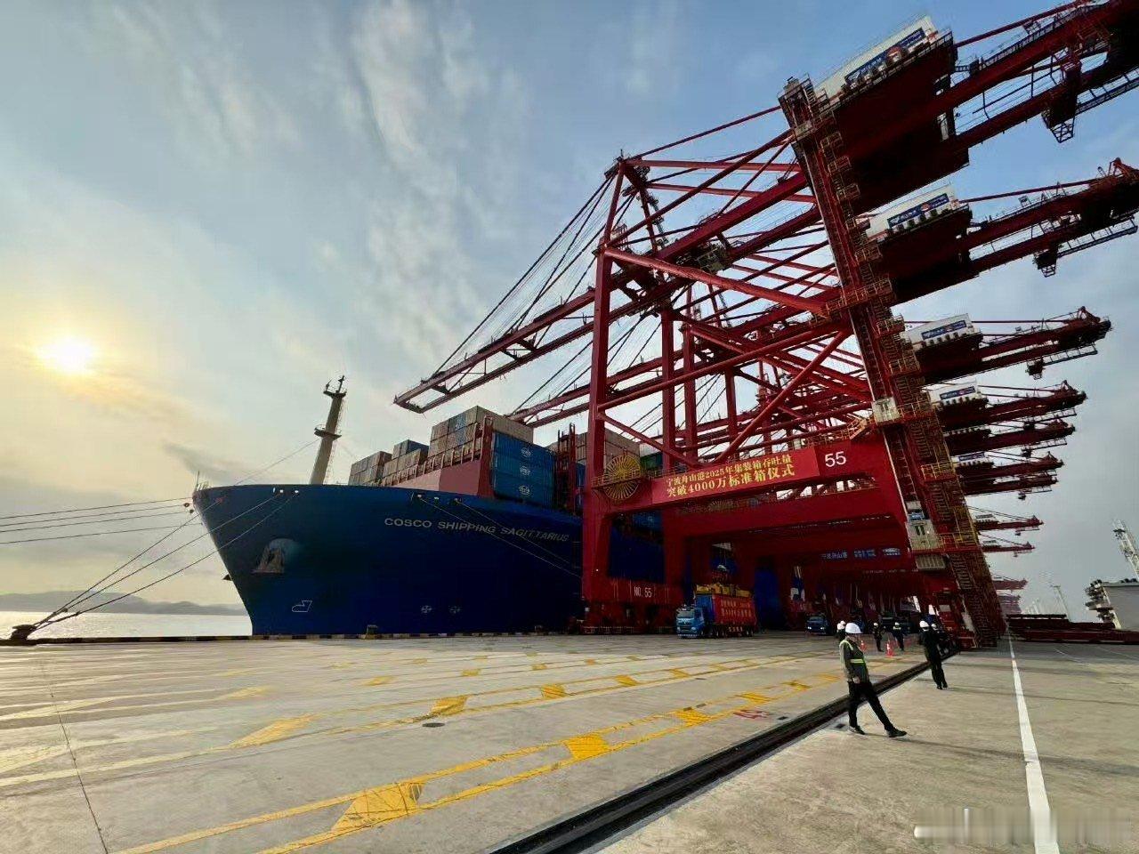 宁波舟山港首次突破4000万标准箱全球4000万俱乐部港口在浙江4年跨越千万箱！