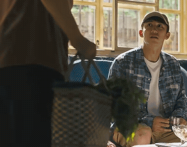 《岁月有情时》23-24集预告：小满终于回到了东化厂了，但是因为打拳击和精神