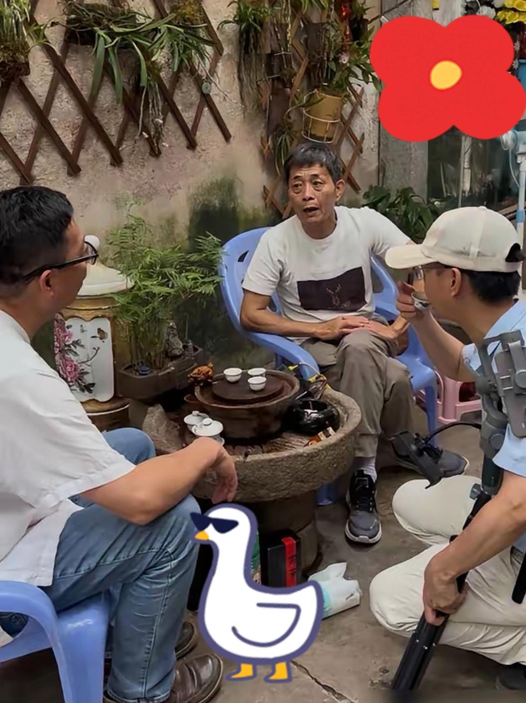 汕头一个守宅大叔，把祖宅白给剧组拍戏一年，一分钱没要。结果电影票房干到1.5亿