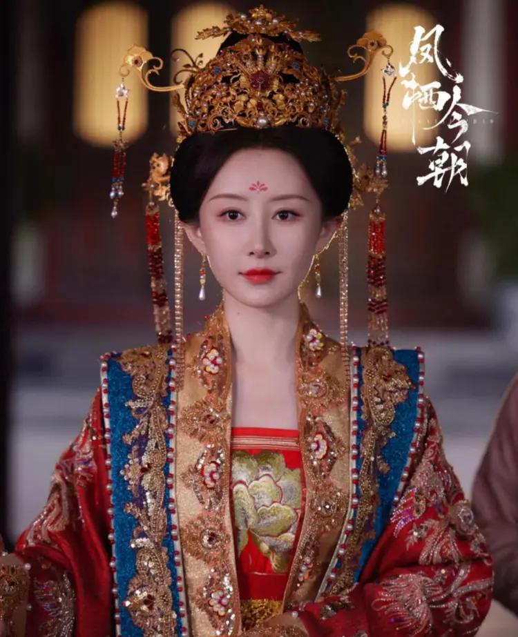 当长剧演员集体“下凡”短剧圈，一场颠覆行业的风暴正在上演！舒畅携《蛇年大吉之小青