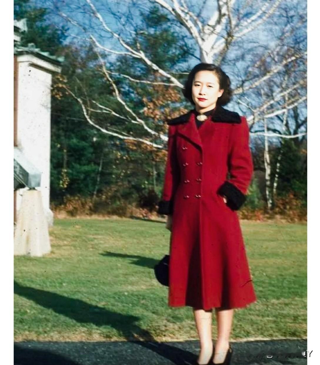 这是杜聿明将军的女儿杜致礼年轻时的老照片啊，拍摄的时候还在一九四九年的秋季，地点