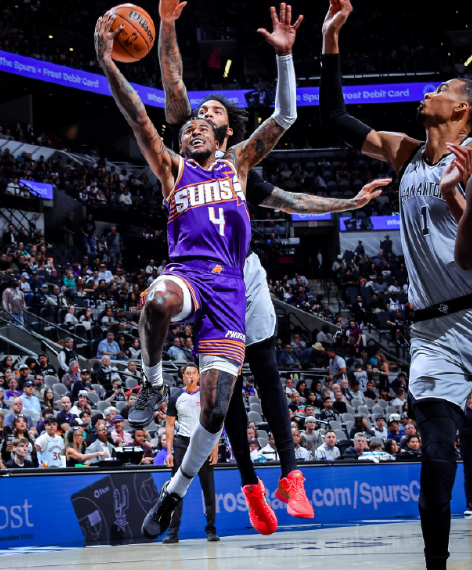 太阳打马刺输在最后一节在场的格林没球权这几场比赛输的其实是一个套路，第一节主