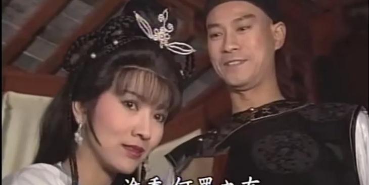 1748年一天，乾隆上朝后发现，几个大臣脑门剃得精光跪在他面前，瞬间大怒，于是4
