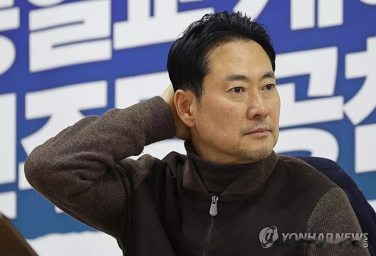 18日韩国最大在野党国民力量党党首张东赫，因针对“双特检法”的绝食抗争进入第四天