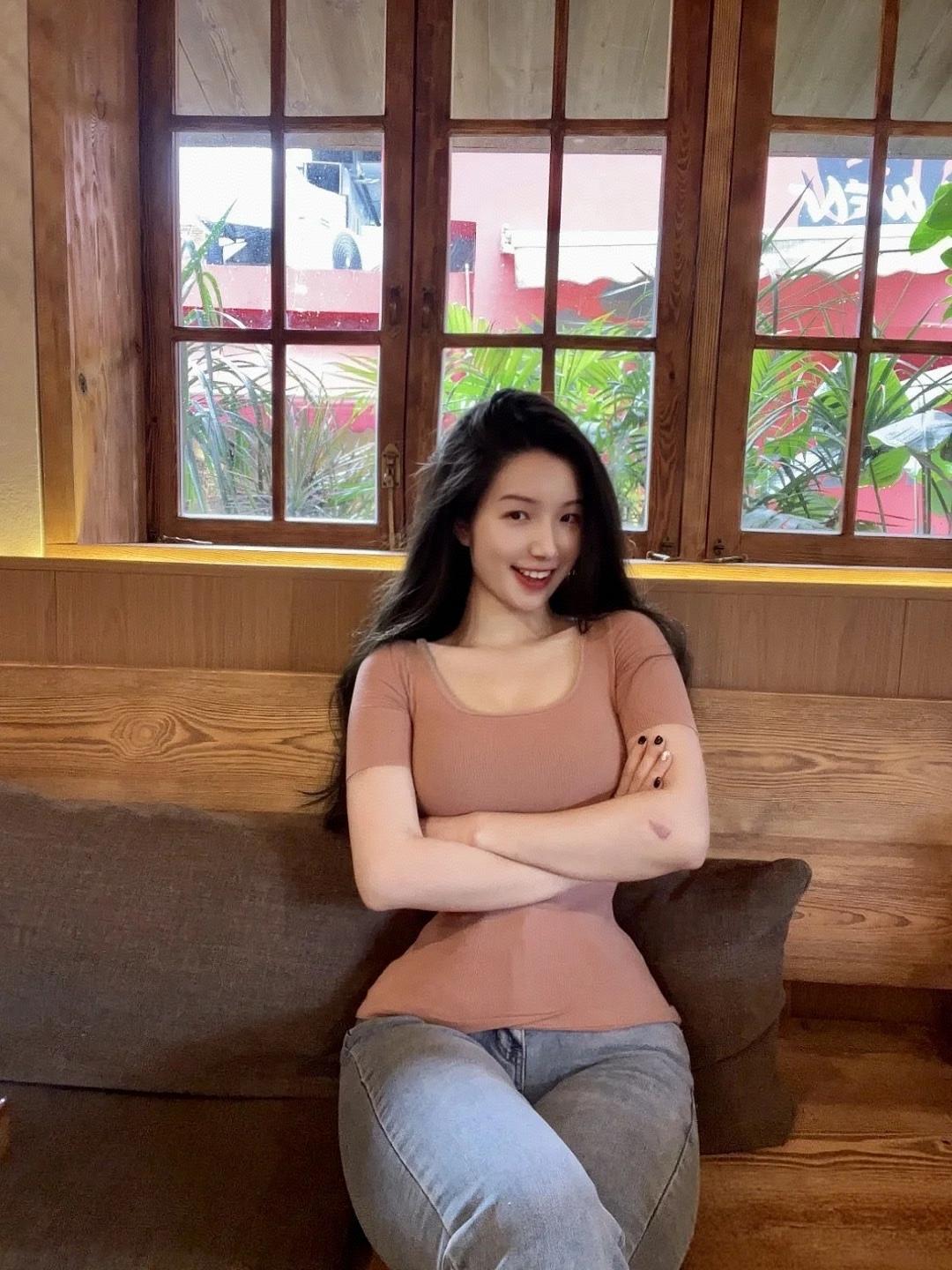 阳光洒进窗子，温暖如你