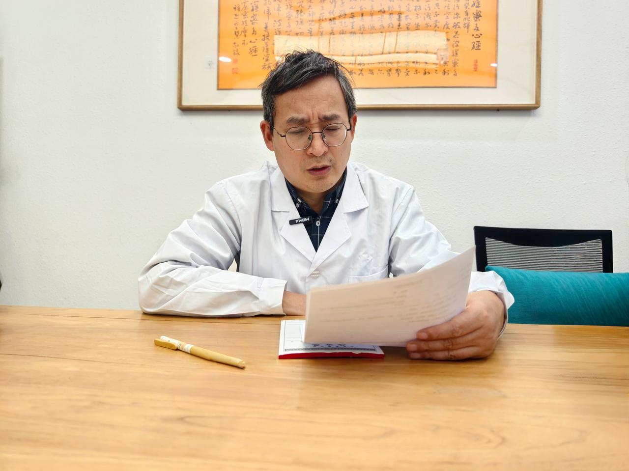 胆结石就是瘀热，非常好治！三伏天多喝2碗水胆结石压根不是什么难缠的病，说