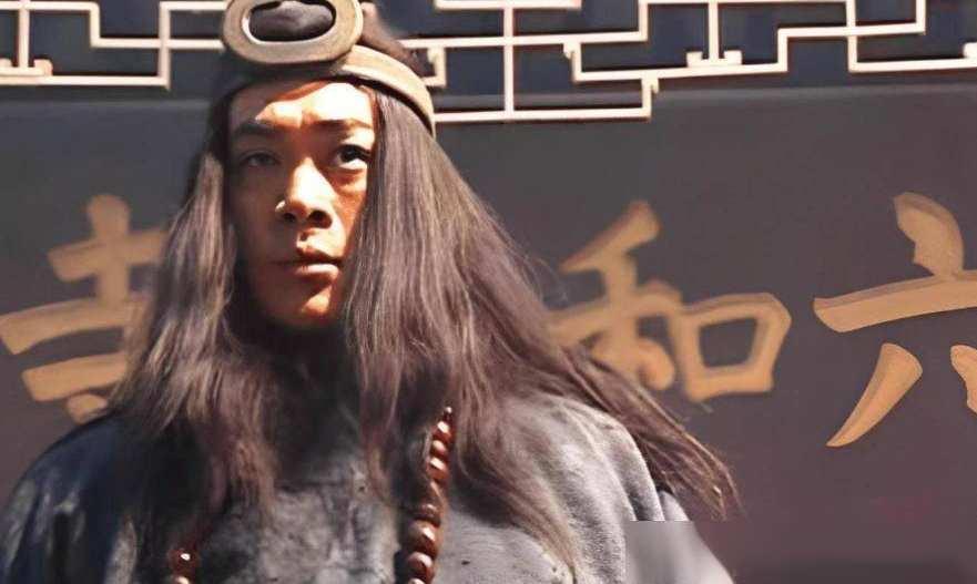 武松在六和寺油尽灯枯之际，等来的不是宋江，是当年庄上最"冷落"他的那位兄弟，带来