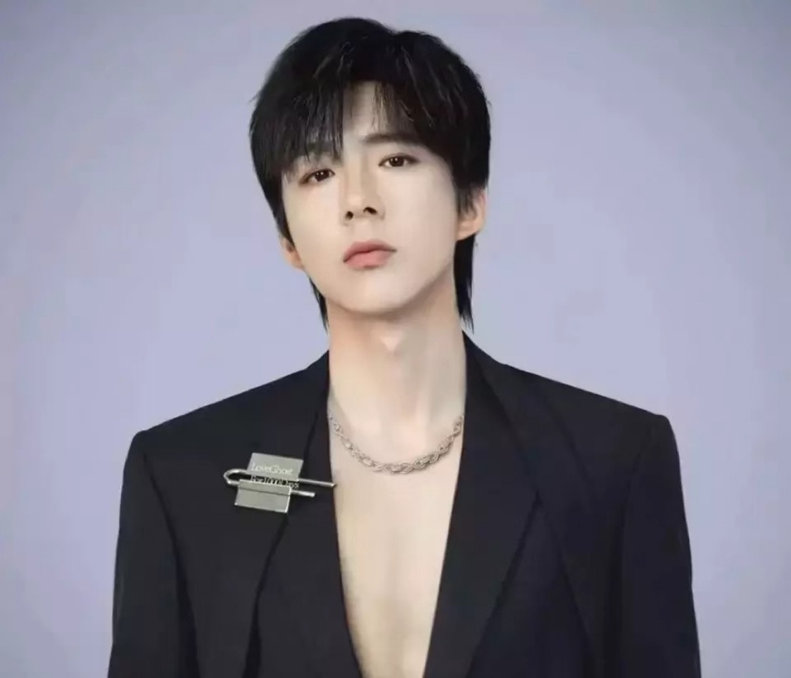 刘宇宁满36减18别光看他红，他录综艺的间隙都在练声，剧组收工回去还要上网课学台