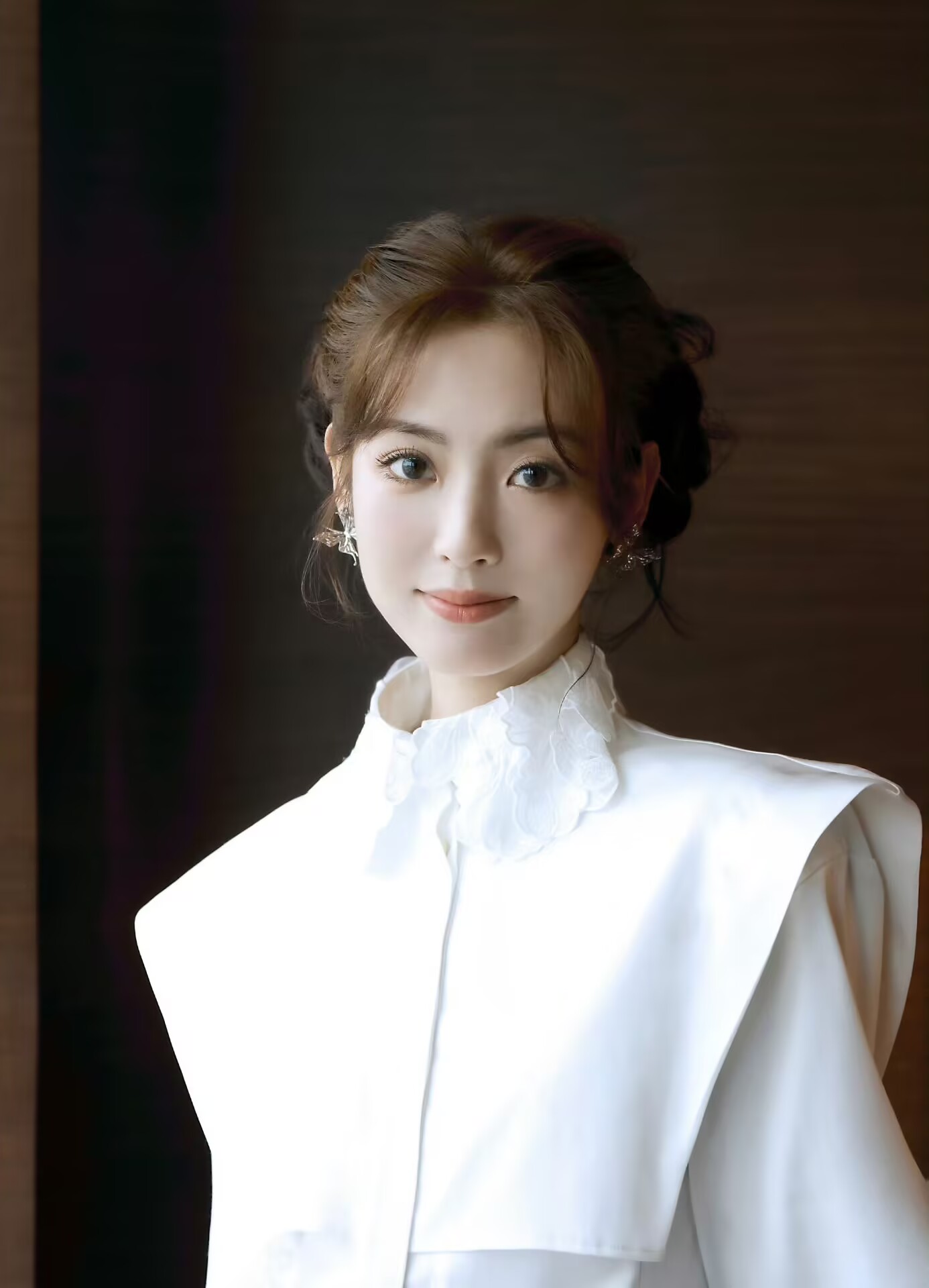 女星邢菲魅力写真：甜美的笑容洋溢着快乐和自信！