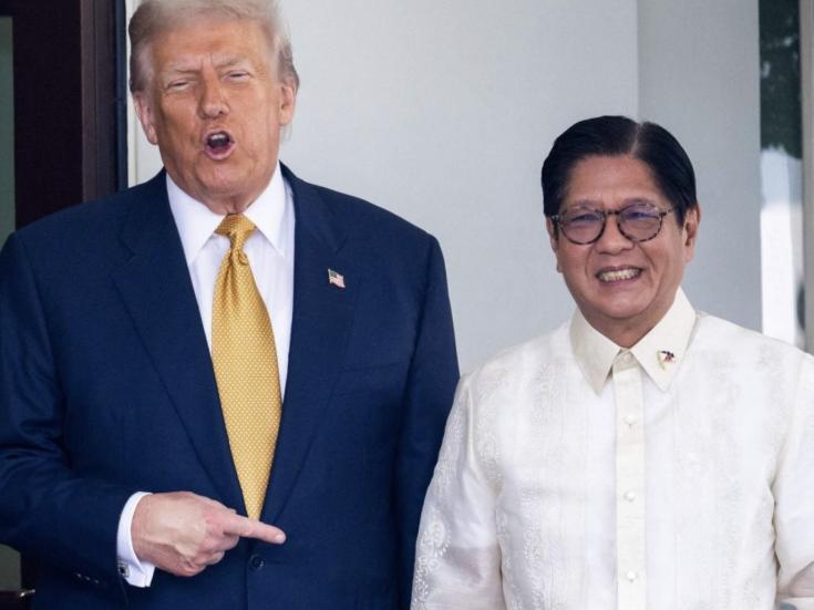 东盟十来个国家中，只有菲律宾反华，他们庆幸中国不是俄罗斯。在12月的东盟峰会讨论